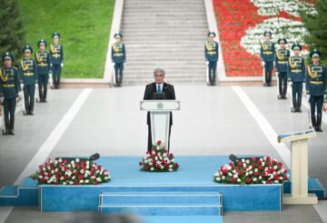 Президент Мемлекеттік ту көтеру рәсіміне қатысты