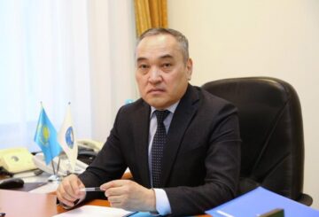 АДАМДЫ ЕМЕС, ІСТІ СЫНА