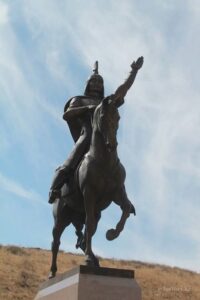 Диснейдегі секс Үлкен мүшесі бар әдемі транни өзінің дос қызын трахает етеді