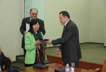 МӘСКЕУ ЖЫЛАП ҚОШТАСҚАН