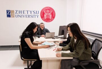 Жетісу университетінде студенттер италиялық профессорлардан сабақ алуда