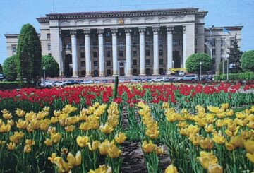 КҮМБЕЗ КІМНІҢ КӨЗІНЕ КҮЙІК  БОЛДЫ ЕКЕН?