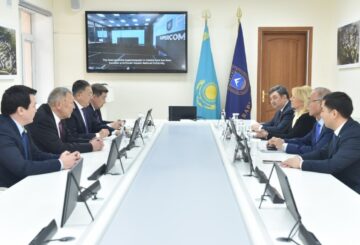 Сенаторлар ҚазҰУ-дың даму жоспарымен танысты